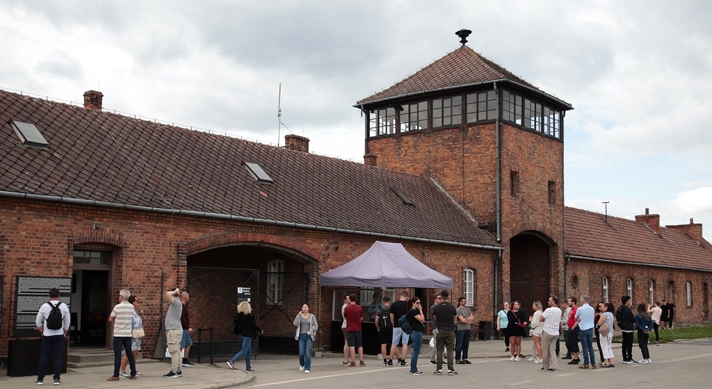 KZ Auschwitz-Birkenau Haupteingangsgebäude